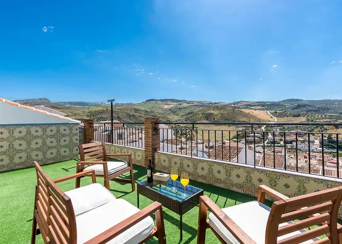 Casa Angelita Caminito Del Rey, Duplex Con Terraza En El Centro De Andalucia